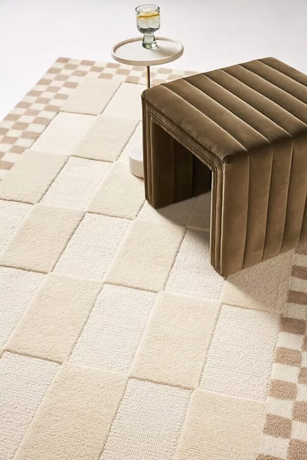 Elegant Checkerboard Pattern Area Rug