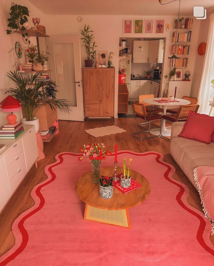 Wavy Border Accent Rug - Image 2