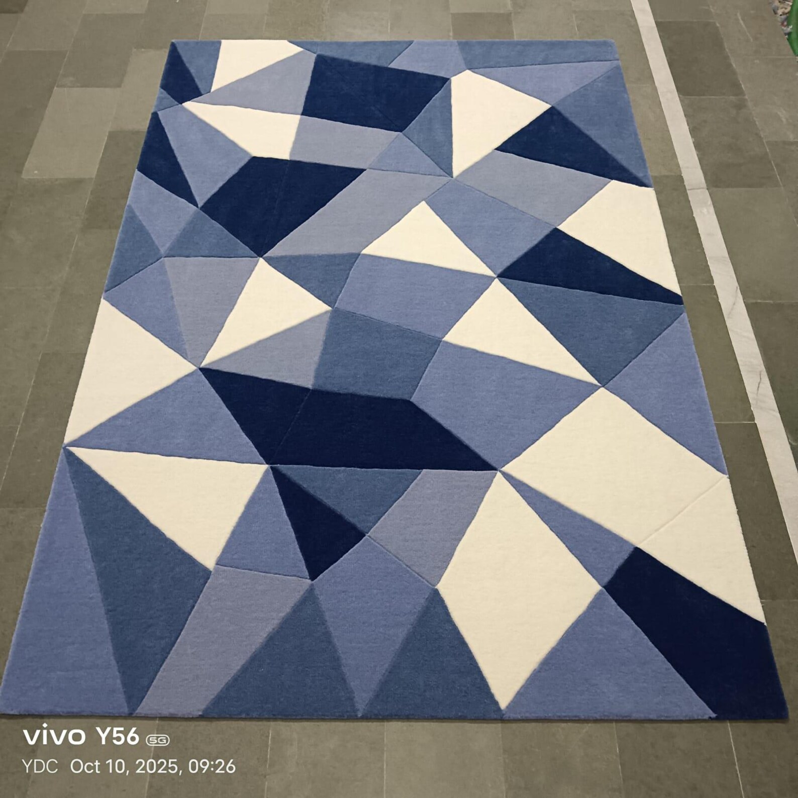 Modern Geometric Blue Wool Rug: Hand-Tufted 3D Prism Pattern Area Carpet - Image 4